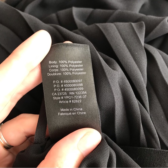 Babaton Aritzia mini skirt black great condition pleated - Picture 8 of 8